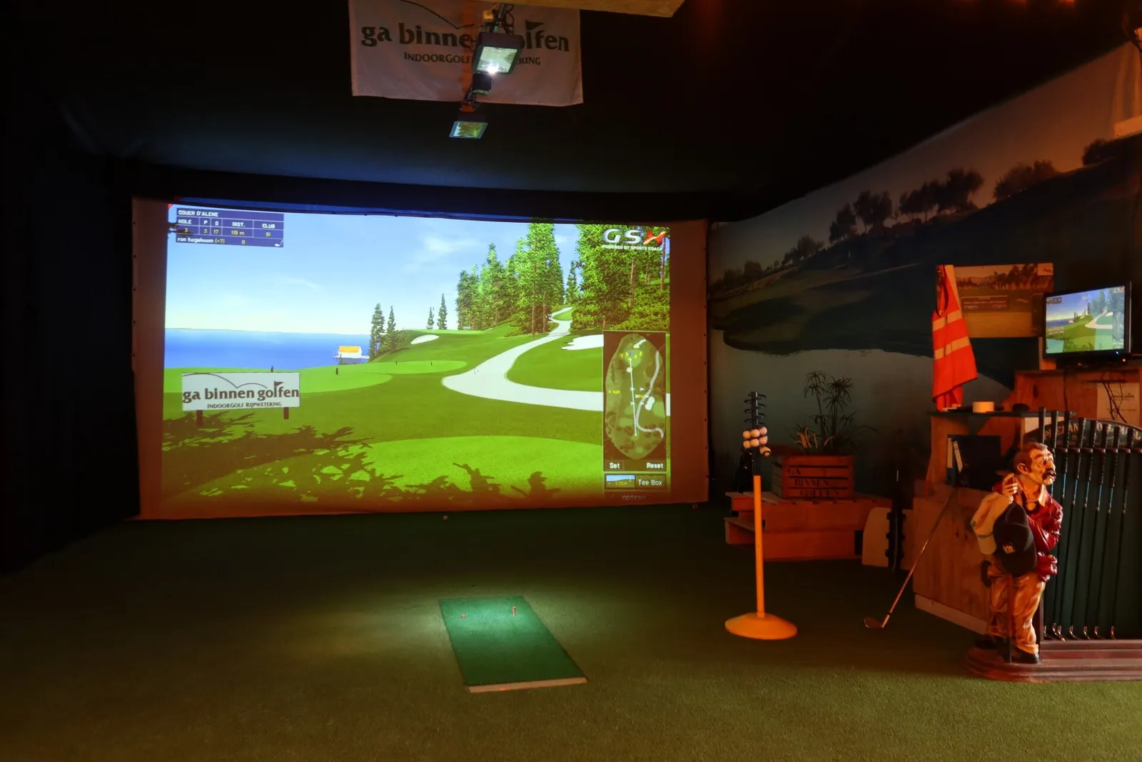 Een simulatorruimte van Indoorgolf Rijpwetering