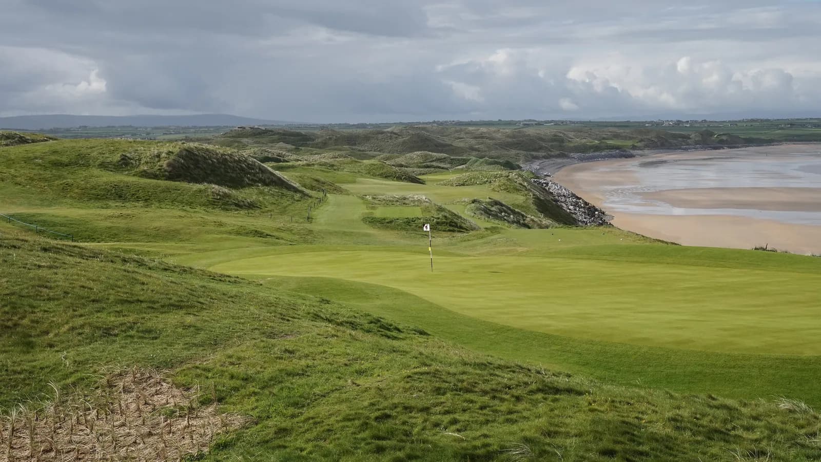 The 10th hole of the Old Course at Ballybunion, framed by dunes and the beach